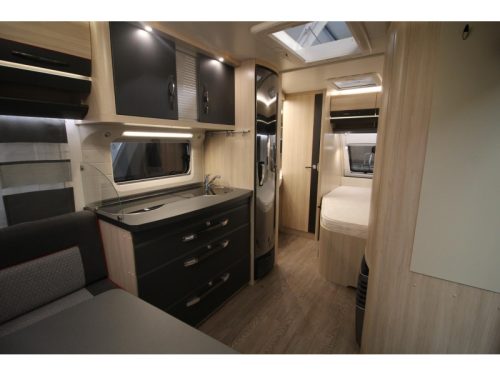 Hobby De Luxe Edition 460 UFE Top condition, Tall Refrigerator photo: 11