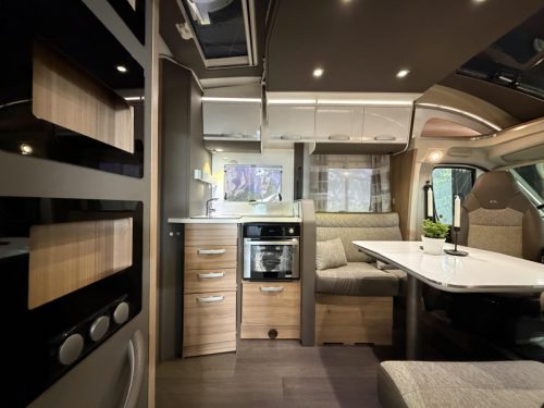 Adria Matrix 670 DC Queensbett / Hubdach | A69 Foto: 9