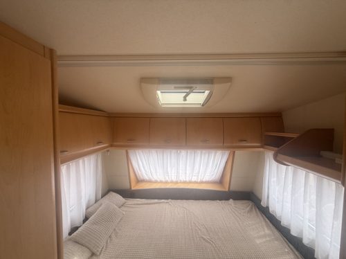 Hobby de luxe 400 SF transverse bed 4 berths awning mover screen door heater truma toilet photo: 6