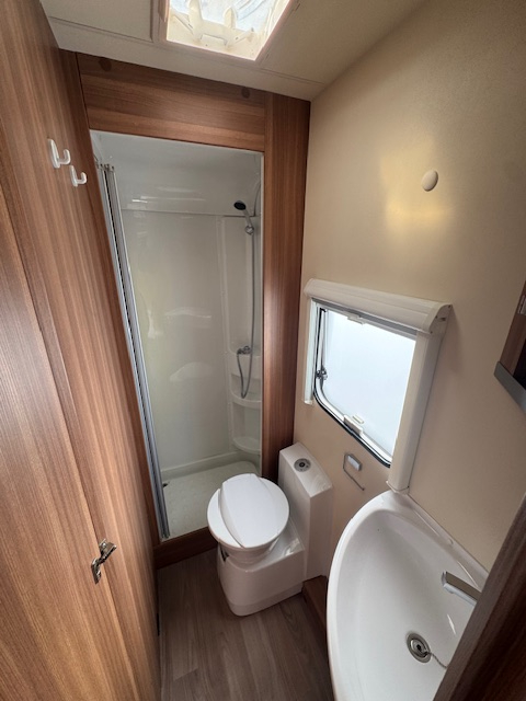 Weinsberg CaraSuite 650 MF Level system photo: 15