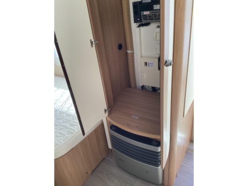 Hobby De Luxe 460 UFE omnistor photo: 12