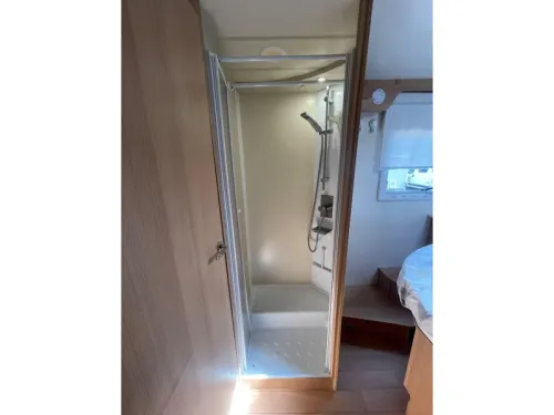 McLouis Sovereign 481 G Queens bed Pop-top roof 32000 km photo: 21