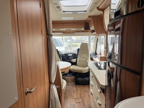 Hymer B 578 - Syst&egrave;me de mise &agrave; niveau - photo : 17