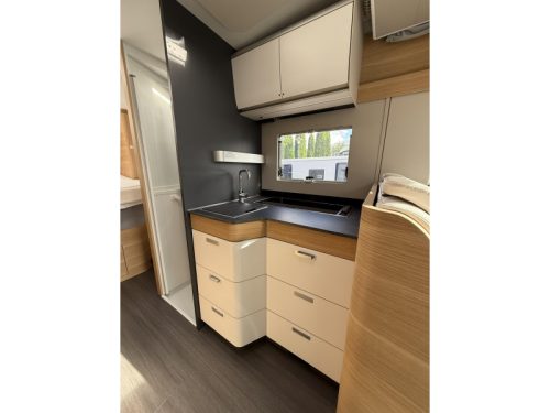 Adria Matrix Plus 670 SC Cama Queen - AUTOM&Aacute;TICO foto: 15