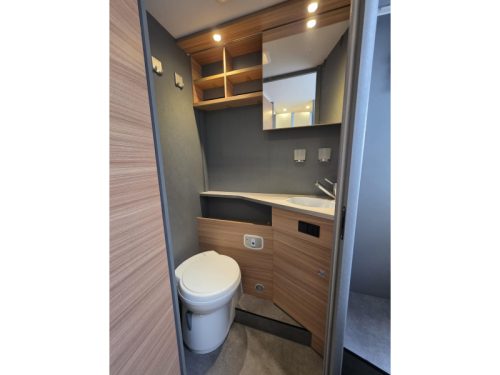 Dethleffs Just 90 T 7052 DBM Queensbett / Hubbett Foto: 19