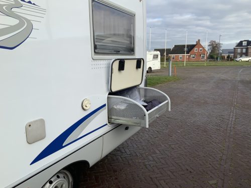 B&uuml;rstner El&eacute;gance 660 Integral, French bed & pull-down bed, Swivel seats, Hydraulic leveling jacks, Year 2004 Camper Centrum On the Road at Noorderringweg 4 in Marum. photo: 29