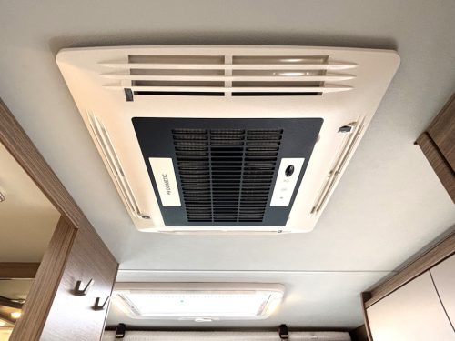 Knaus Live I 650 MEG 9TR AUTOMAAT ENKELE BEDDEN HEFBED 160PK Foto: 3