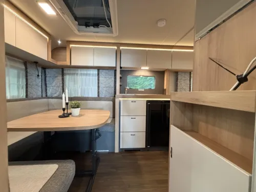 Knaus Sport 450 FU Rundsitzgruppe / Franz&ouml;sisches Bett  Foto: 15
