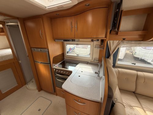 Frankia Luxury Class 840 GD POP-TOP ROOF FIXED BED (TOP CONDITION) photo: 15