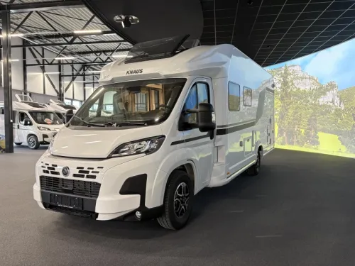 Knaus L!ve Wave 700 DX 180hp automatic /queensbed  photo: 2