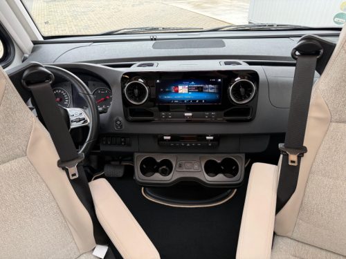 Hymer B-MC I 600 Without Pop-top Roof FullOptions photo: 2