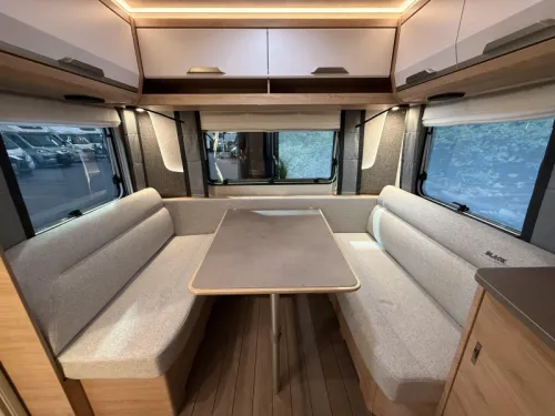 Knaus Sudwind Black Selection 460 EU Einzelbetten / Dinette Foto: 6