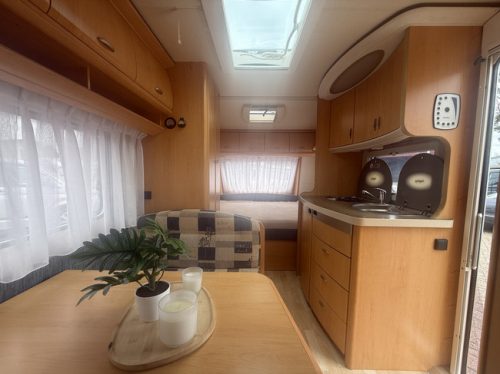 Hobby de luxe 400 SF transverse bed 4 berths awning mover screen door heater truma toilet photo: 12