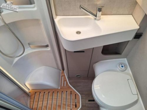 Hymer Exsis-I 580 PURE ENKEL BED 214CM +  HEFBED Foto: 8