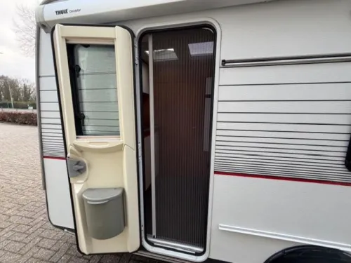 Kip Isa White 41 TCB Mit Rangierhilfe und Markise  Foto: 11