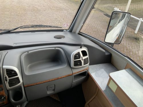 B&uuml;rstner El&eacute;gance 660 Integral, French bed & pull-down bed, Swivel seats, Hydraulic leveling jacks, Year 2004 Camper Centrum On the Road at Noorderringweg 4 in Marum. photo: 17