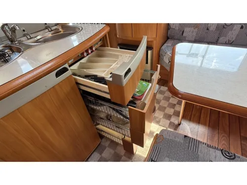 Hobby Excellent 410 SFE French bed train seat toilet photo: 9