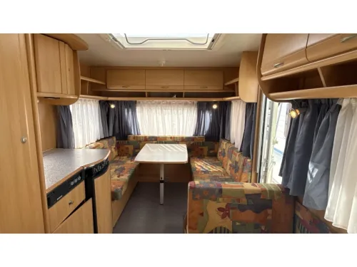 Dethleffs Camper 490 TK 2x Sitzgruppe Etagenbett Foto: 8