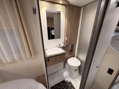 Bavaria Bavaria 650 T Queensbed panel bearlock photo: 15