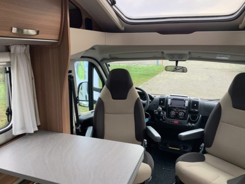 Weinsberg Cara Loft 650 ME, 2.3 MultiJ. 120 Semi-integrated, Swivel seats, French bed, Year of manufacture 2021 Motorhome Centre On the Road at the Noorderringweg 4 in Marum. photo: 10