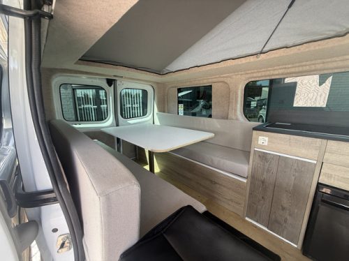 Renault traffic bus camper professionally converted pop-top air conditioning cruise control 2 berths awning Thule photo: 15
