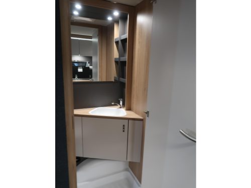 Knaus Sport 460 EU EINZELBETTEN / GER&Auml;UMIGE SITZGRUPPE Foto: 13