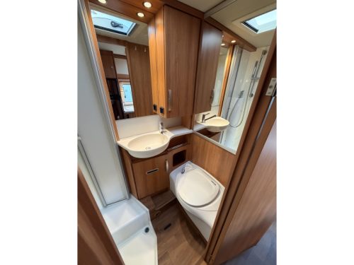 Hymer Exsis-T 588 EX L&Auml;NGSBETTEN- 55.532 KM Foto: 11