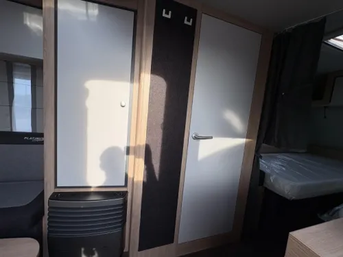 Knaus Sport Platinum 500 EU camas individuales / asientos redondos foto: 5