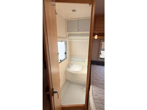 Fendt Saphir 470 TF French bed dinette toilet photo: 3