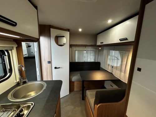 Caravelair Alba 390 stabiliser coupling  photo: 9