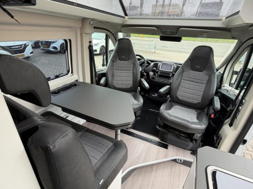 Adria Twin Supreme 640 SGX Solarpanel Skyroof Markise LED TV Foto: 12