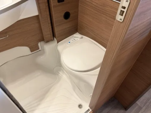 Knaus L!ve Ti 650 MEG automatic low length bed photo: 9