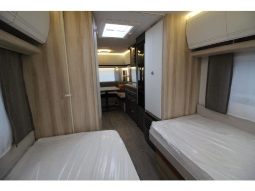Hobby De Luxe 540 UL Single beds & dinette! photo: 9
