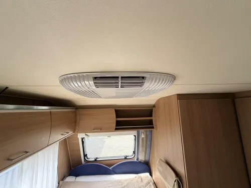 B&uuml;rstner Averso Fifty 460 TS Airco! Beautiful awning French bed photo: 7