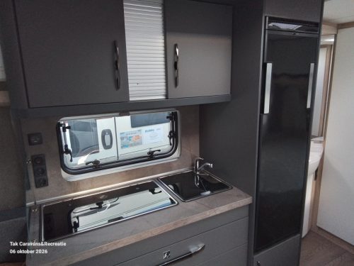 Hobby De Luxe 460 UFE Model 2027 French bed photo: 4