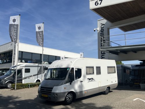 Laika Ecovip 715 SINGLE BEDS+POP-TOP ROOF MOTOR AIR CONDITIONING TOW HITCH photo: 4