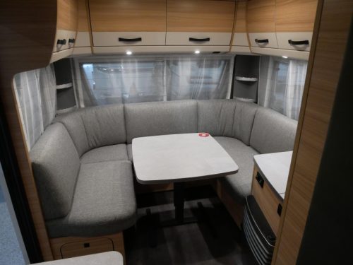 Dethleffs Summer Edition 530 DR U-shaped dinette + Queensbed photo: 5