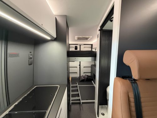 Adria Twin Sports 640 SGX pop-top roof / automatic photo: 21