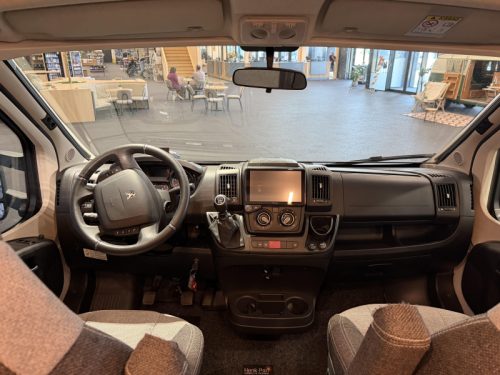 Knaus Vansation 650 MEG single beds  photo: 8