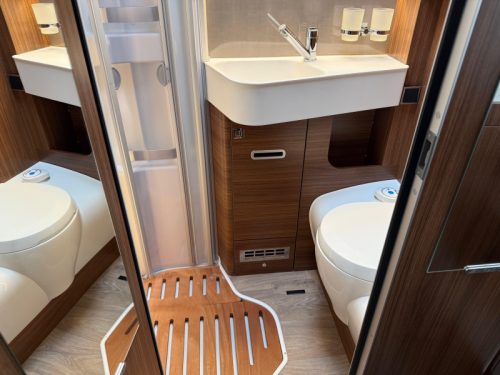 Hymer B-MC I 600 Without Pop-top Roof FullOptions photo: 13