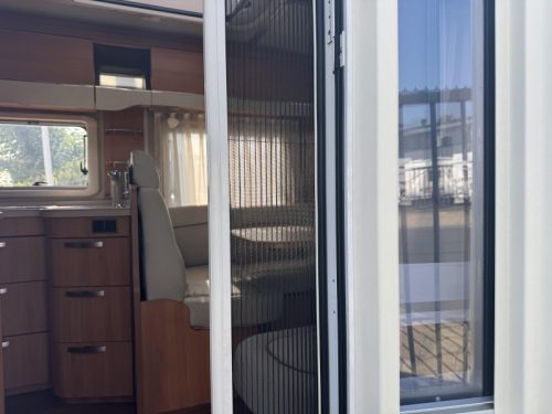 Hymer T 704 SL single beds levelling system photo: 25