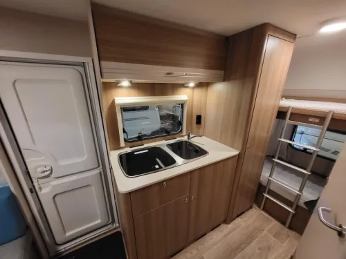 Dethleffs C'Joy 410 LK including Dorema awning photo: 6