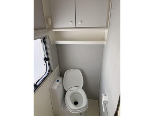 Knaus Sudwind 450 TF Franz&ouml;sisches Bett Rundsitzgruppe Vorzelt  Foto: 13