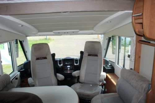 Carthago 4.2 Vollintegriert 2.3 M-jet 148 PS, Alko Fahrgestell light, Motor-Klimaanlage, Hubbett & Querbett, Garage, Drehst&uuml;hle vorne, L-Sitz, Seitensitz, etc. Marum (Groningen) Foto: 5