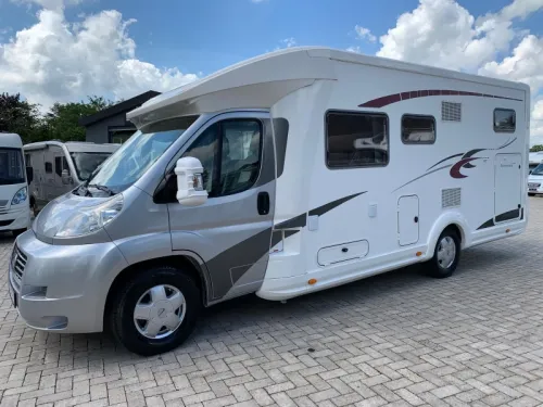 Eura Mobil Terrestra 710 HB Fixed Bed XXL Garage photo: 1