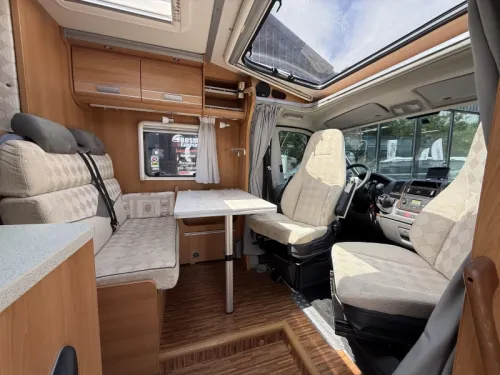 Dethleffs Advantage T 6611 Single Beds 59000 km photo: 15