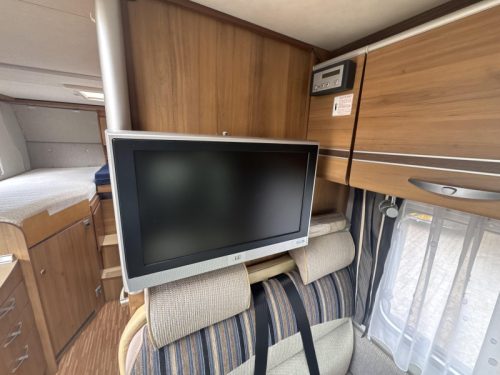 B&uuml;rstner Travel Van T 620 Single beds Air conditioning photo: 13