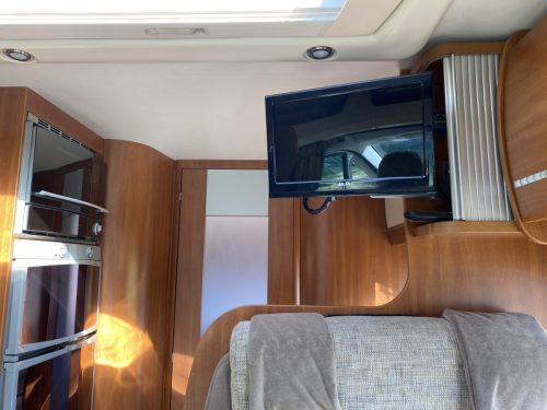 Challenger Mageo 118 large double bed photo: 8