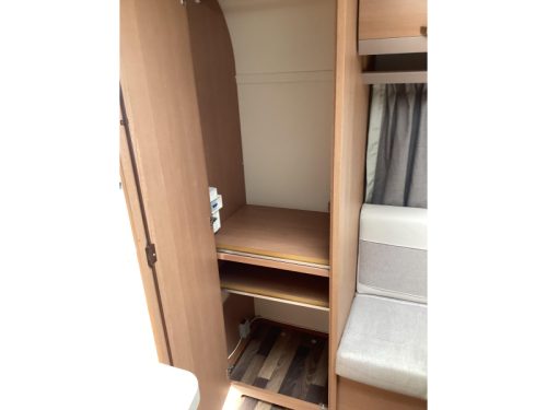 Knaus Sport 420 QD mover/awning photo: 16