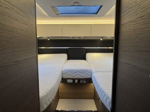 Adria Supersonic 890 LL 170 hp AUTOMATIC 9-speed 4-person Euro6 Mercedes-Benz Sprinter EP LEVEL SYSTEM **Single beds/4 seats/ photo: 22
